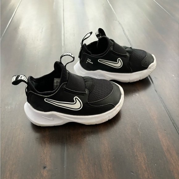 Nike 6C toddler shoes - Picture 1 of 5